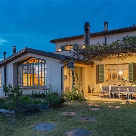 Casa Del Vento 10, Emma Villa