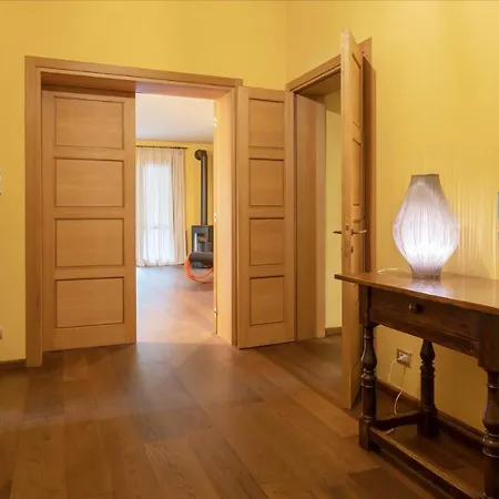 Casa Del Vento 10, Emma